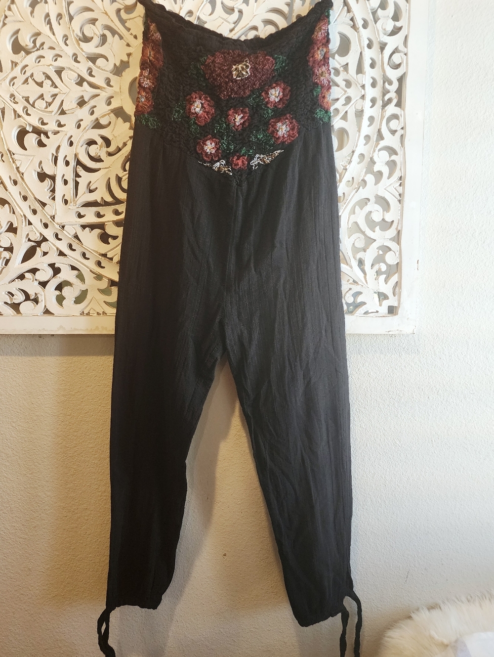 FREE PEOPLE KARAN STRAPLESS SMOCKED FLORAL JUMPSUIT  IN BLACK SIZE MEDIUM - Picture 6 of 16
